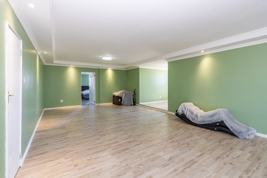 5 Bedroom Property for Sale in Weltevreden Valley Western Cape